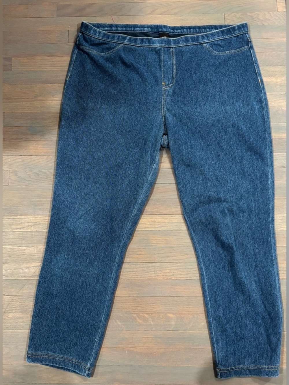 621. HUE Dark Blue Jeggings with Contrast Stitching